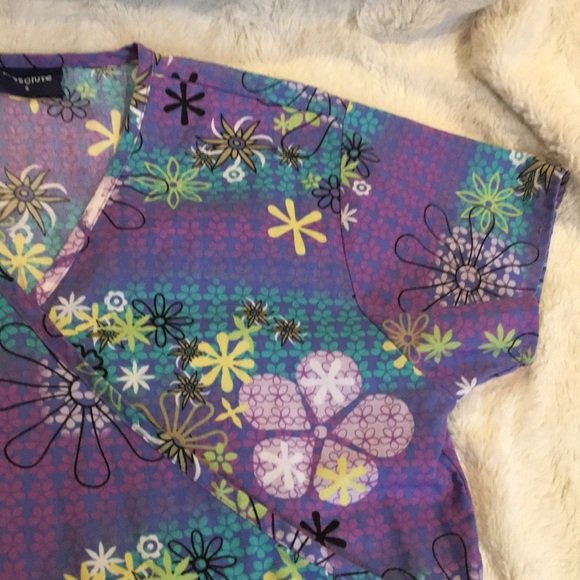 Scrub Top Size Small by Absolute - Picture 3 of 6